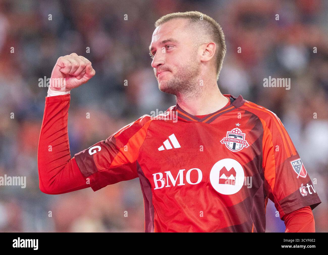Toronto, Canada. 18 ottobre 2025. Il Djordje Mihailovic del Toronto FC celebra i punteggi durante la partita di regular season 2025 tra Toronto FC e Orlando City SC al BMO Field di Toronto, Canada, il 18 ottobre 2025. Crediti: Zou Zheng/Xinhua/Alamy Live News Foto Stock
