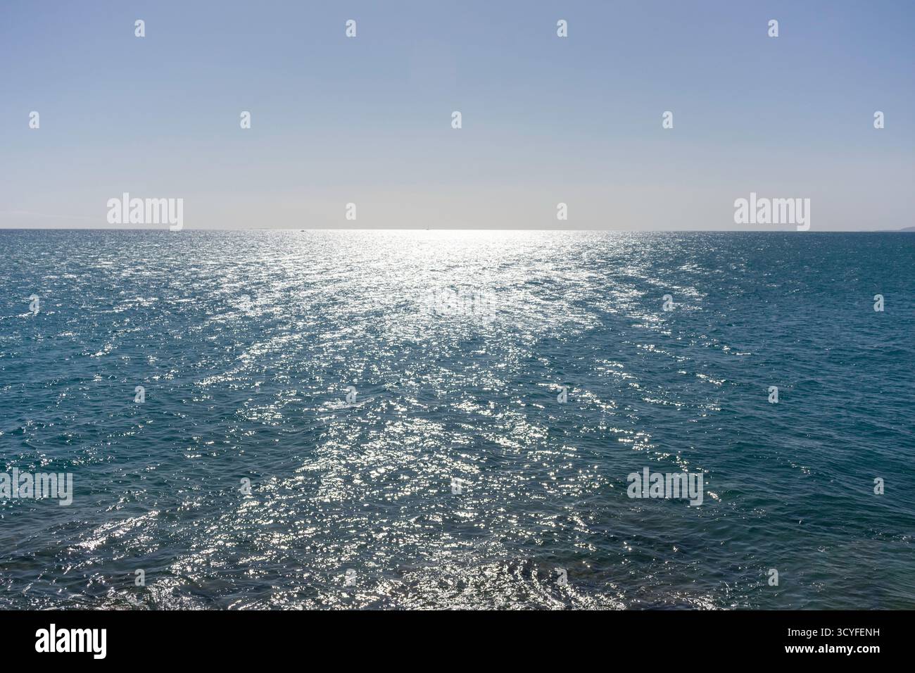 Luce solare sull'oceano, spiaggia di Anse Vata (Plage de l'Anse Vata), Nouméa, Grand Terre (le Caillou), nuova Caledonia (Nouvelle-Calédonie), Melanesia. Foto Stock