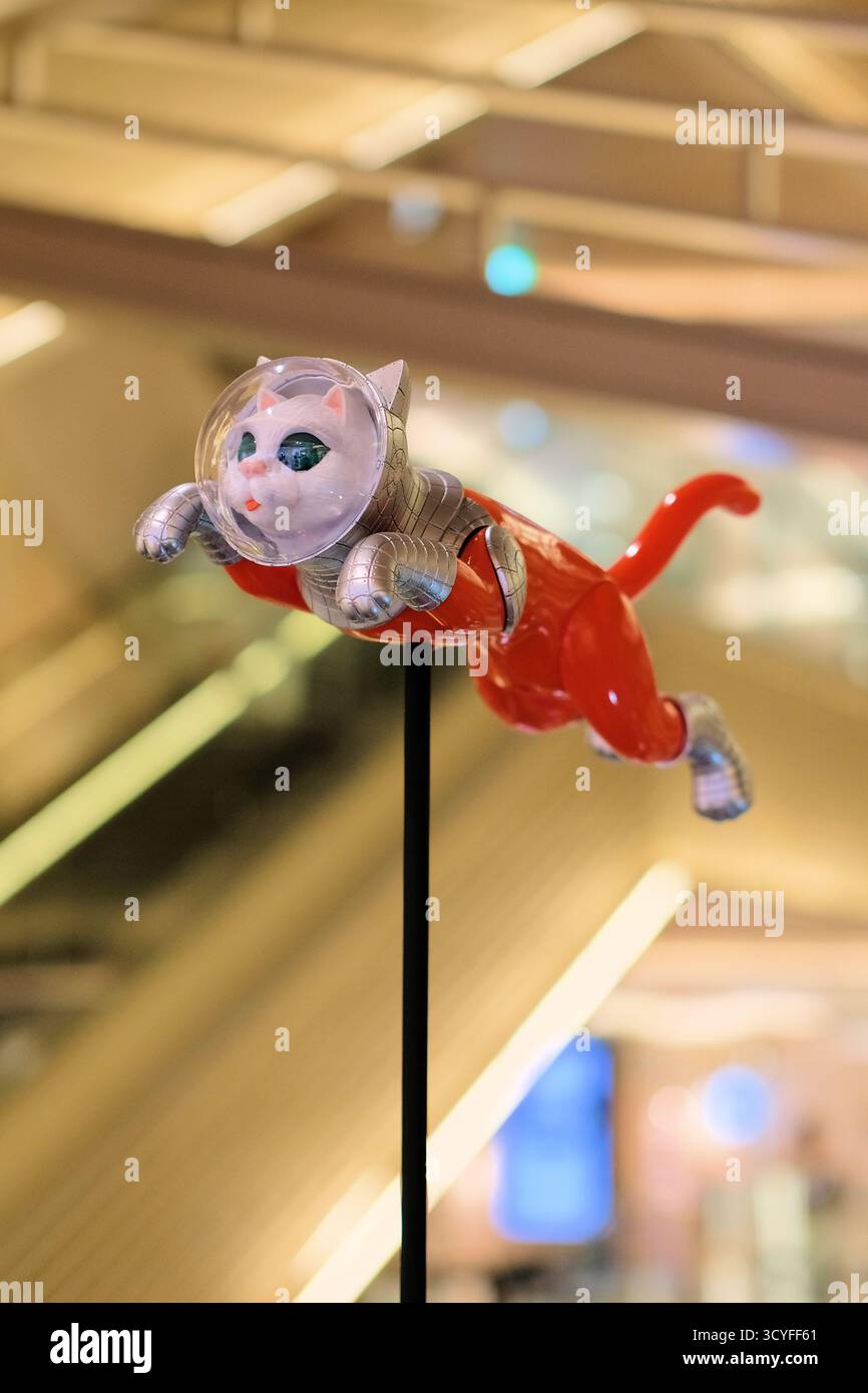 Big Cat Bang dell'artista giapponese Kenji Yanobe, installazione artistica a tema spaziale dei gatti astronauti presso il complesso commerciale Ginza Six di Tokyo, Giappone. Foto Stock