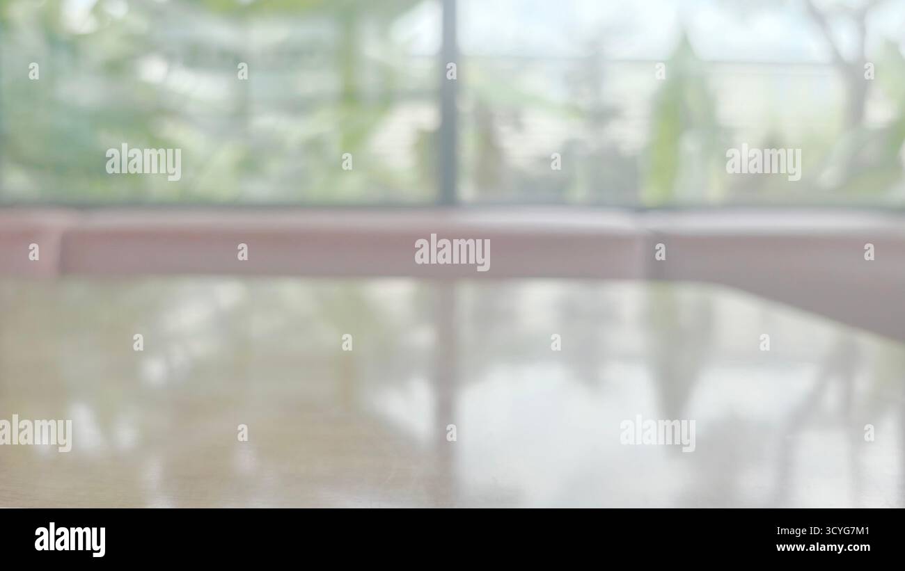 immagine orizzontale e ultra morbida che cattura l'ambiente luminoso del bar o lounge alla moda. Luminosità e una coll. Lavata deliberata con perdite di luce Foto Stock