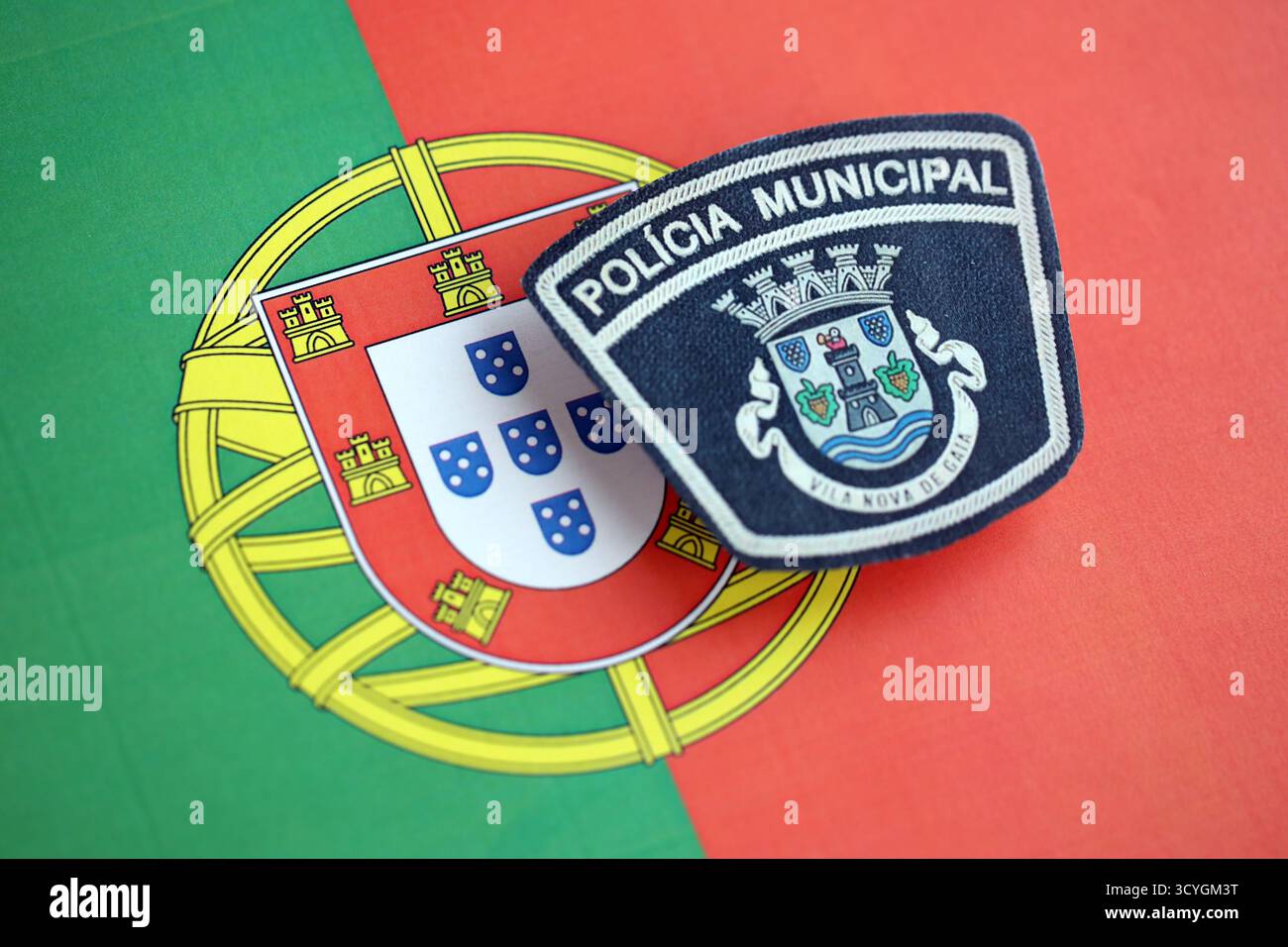 KIEV, UCRAINA - 6 SETTEMBRE 2025 Portogallo polizia municipale patch sulla bandiera nazionale primo piano Foto Stock