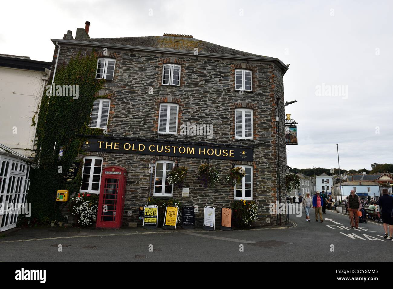 The Old Custom House (Hotel) Quayside Padstow Cornovaglia Inghilterra regno unito settembre autunno 2025 Foto Stock