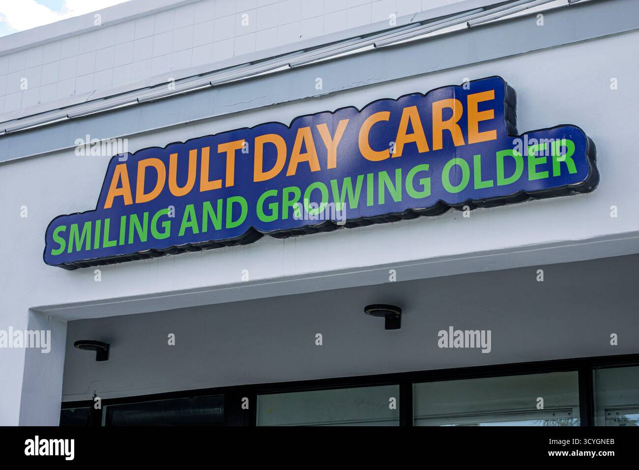 Miami Florida, Biscayne Boulevard affari, centro di assistenza diurna per adulti, edificio esterno, cartello pubblicità servizi senior, assistenza sanitaria anziani, reti Foto Stock