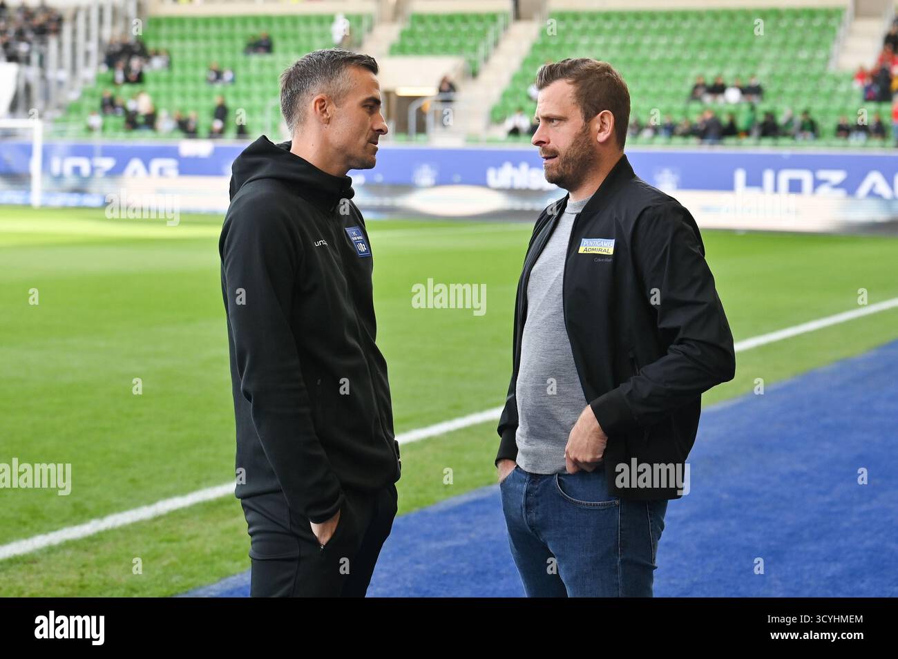 ABD0036 20251019 - LINZ - Österreich: Allenatore Mitja Mörec (FC Blau Weiß Linz), allenatore Jürgen Säumel (SK Puntigamer Sturm Graz), AM Sonntag, 19. Oktober 2025, während der Admiral Bundesliga-Begegnung, Grunddurchgang, 10. Runde, zwischen FC Blau Weiß Linz e SK Puntigamer Sturm Graz a Linz. - FOTO: APA/EXPA/UWE INVERNO - 20251019 PD5807 Foto Stock