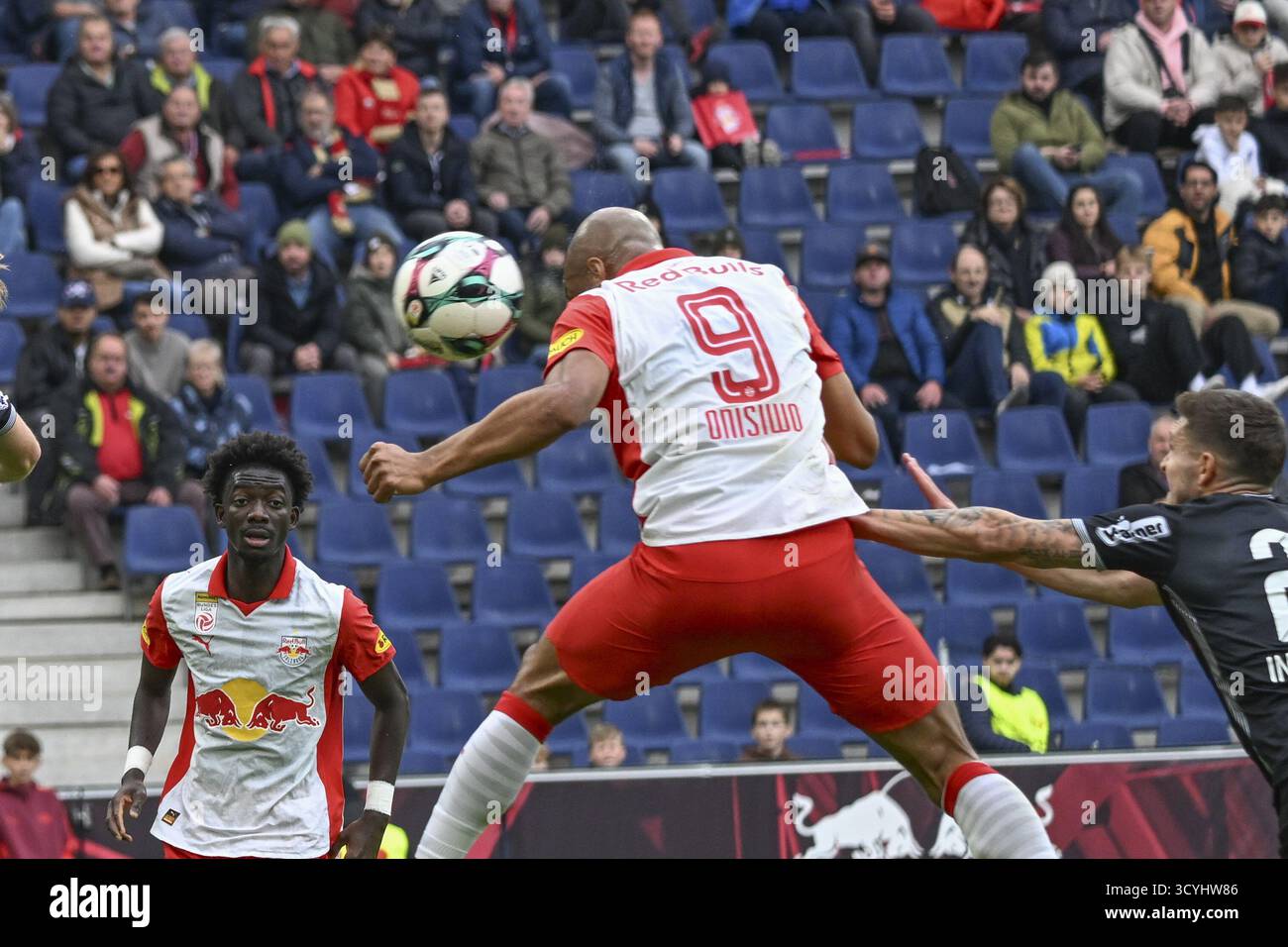 Salisburgo, Austria. 19 ottobre 2025. SALISBURGO, AUSTRIA - 19 OTTOBRE: Karim Onisiwo di Salisburgo in azione durante l'Admiral Bundesliga match tra FC Red Bull Salzburg e SCR Altach alla Red Bull Arena il 19 ottobre 2025 a Salisburgo, Austria. 251019 SEPA 26 012 - 20251019 PD6412 credito: APA-PictureDesk/Alamy Live News Foto Stock
