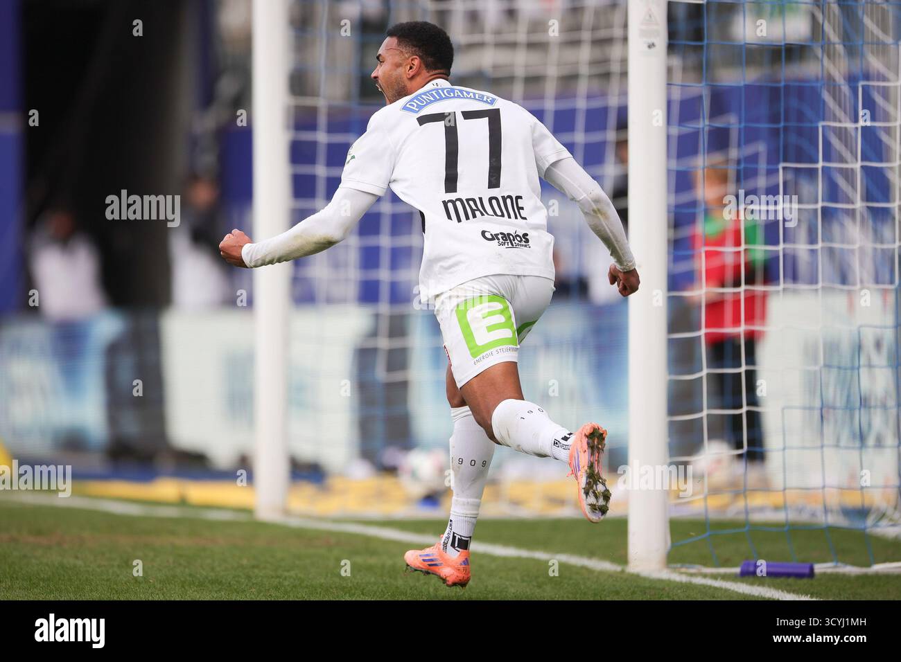 ABD0080 20251019 - LINZ - Österreich: Torjubel von SK Puntigamer Sturm Graz zum 2 : 1 durch Maurice Malone (SK Puntigamer Sturm Graz), AM Sonntag, 19. Oktober 2025, während der Admiral Bundesliga-Begegnung, Grunddurchgang, 10. Runde, zwischen FC Blau Weiß Linz e SK Puntigamer Sturm Graz a Linz. - FOTO: APA/EXPA/UWE INVERNO - 20251019 PD6998 Foto Stock