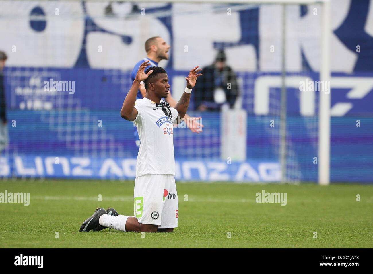 ABD0094 20251019 - LINZ - Österreich: Jeyland Mitchell (SK Puntigamer Sturm Graz), AM Sonntag, 19. Oktober 2025, während der Admiral Bundesliga-Begegnung, Grunddurchgang, 10. Runde, zwischen FC Blau Weiß Linz e SK Puntigamer Sturm Graz a Linz. - FOTO: APA/EXPA/UWE INVERNO - 20251019 PD7926 credito: APA-PictureDesk/Alamy Live News Foto Stock
