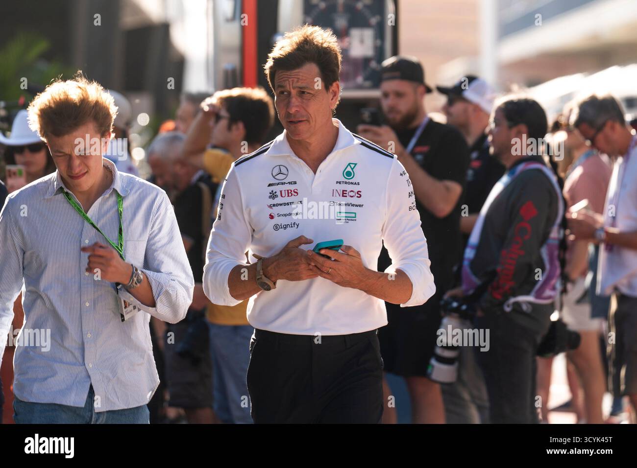 Austin, Stati Uniti. 19 ottobre 2025. Mercedes-AMG Petronas Team Principal e CEO di Toto Wolff arriva per il Gran Premio di Formula uno degli Stati Uniti sul circuito delle Americhe ad Austin, Texas, domenica 19 ottobre 2025. Foto di Greg Nash/UPI credito: UPI/Alamy Live News Foto Stock
