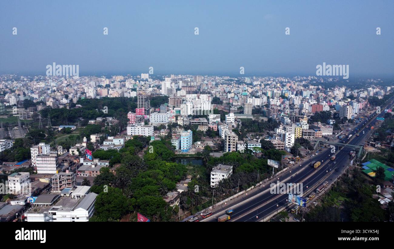 Vista sulla città di Feni. Skyline della città di beni in Bangladesh. Gli edifici sono in costruzione riempiendo le città di beni, Bangladesh Foto Stock