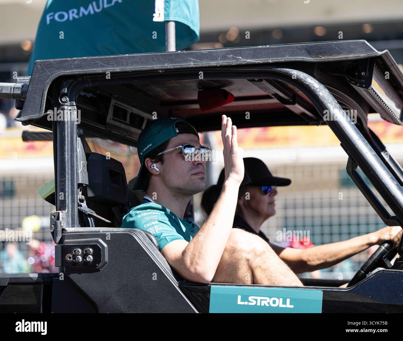 19 ottobre 2025, Austin, Texas, "USA": 18 LANCE STROLL Aston Martin Aramco F1 Team salutando i fan durante la sfilata dei piloti (Credit Image: © Hoss McBain/ZUMA Press Wire) SOLO PER USO EDITORIALE! Non per USO commerciale! Foto Stock
