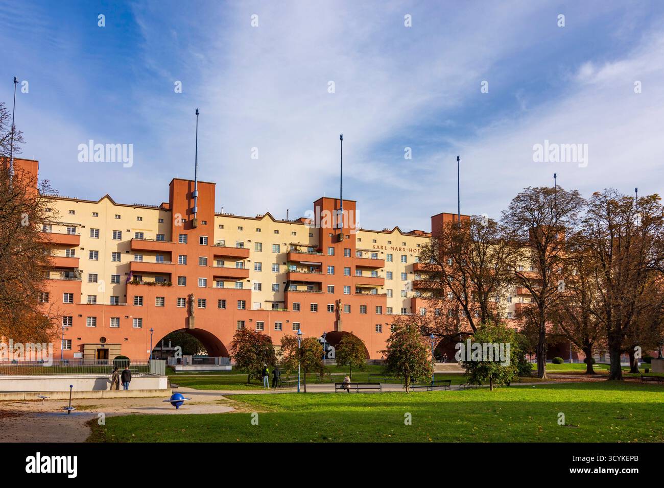 Karl-Marx-Hof Karl Marx Court Gemeindebau complesso residenziale municipale Vienna 19. Döbling Wien Austria Foto Stock