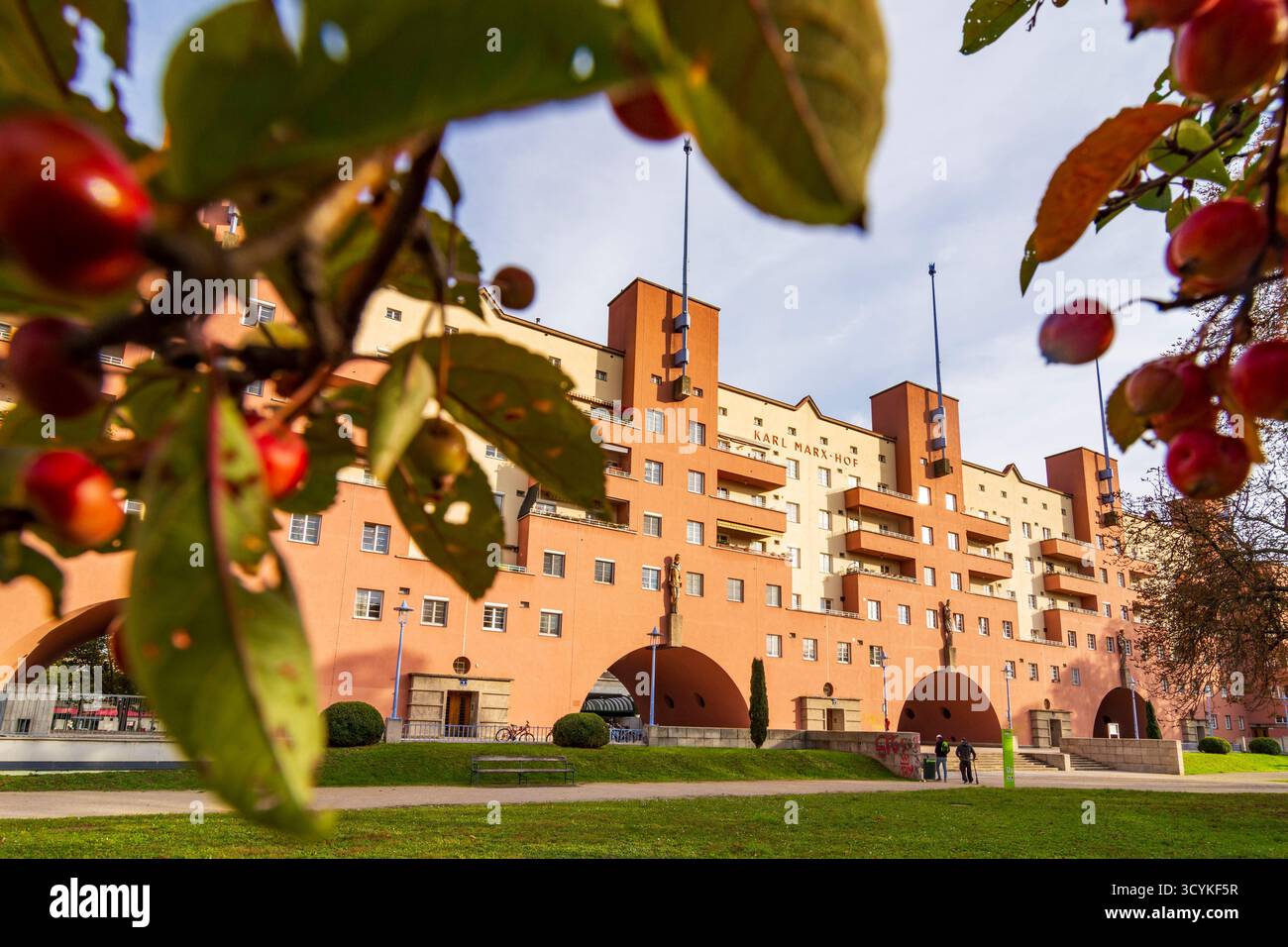 Karl-Marx-Hof Karl Marx Court Gemeindebau complesso residenziale municipale Vienna 19. Döbling Wien Austria Foto Stock