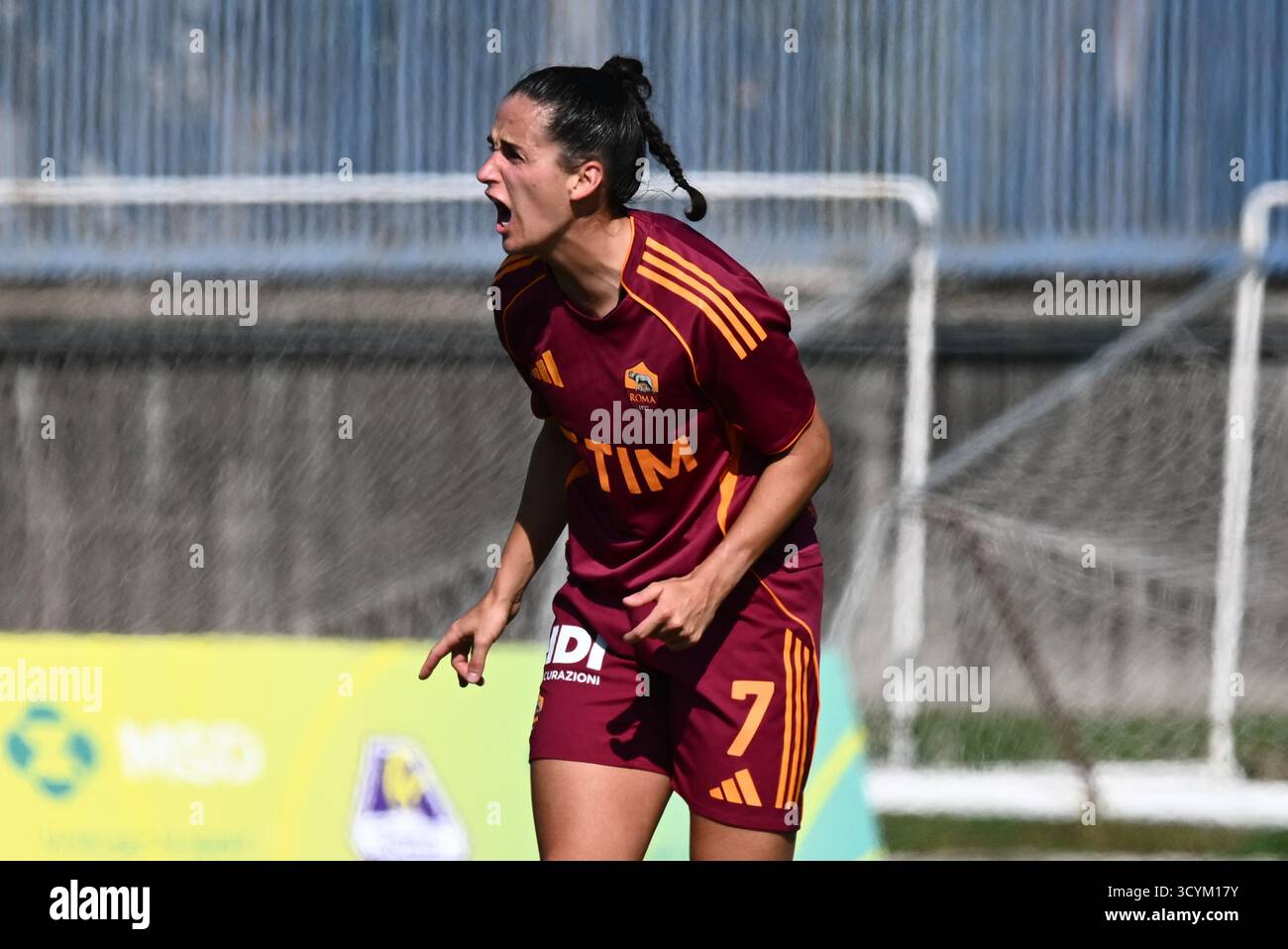 Cercola, Italia. 19 ottobre 2025. Evelyne Viens di AS Roma durante la serie A Athora femminile tra Napoli femminile e Roma femminile all'Arena Giuseppe piccolo il 19 ottobre 2025 a Cercola. Crediti: Nicola Ianuale/Alamy Live News Foto Stock