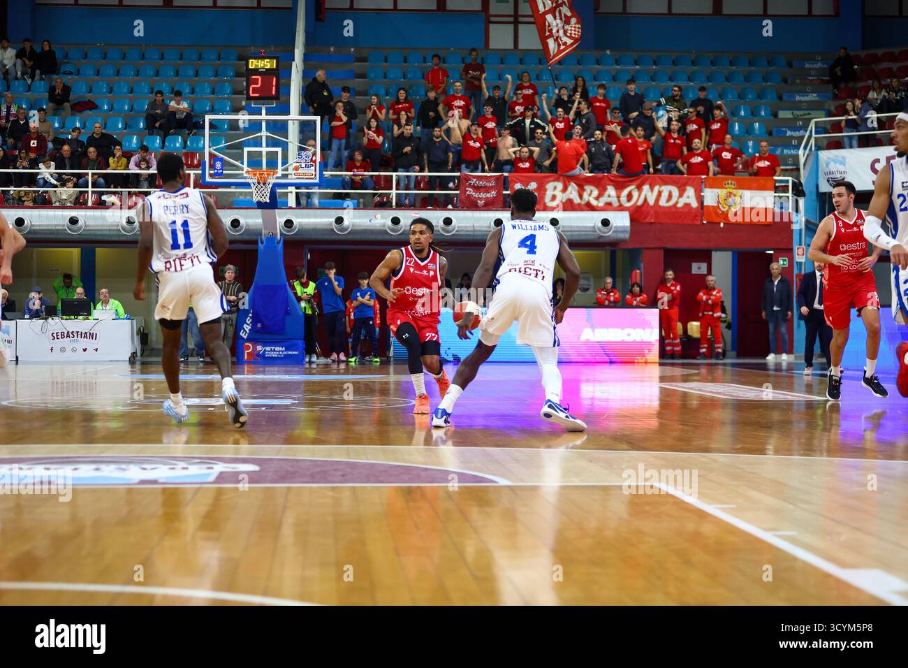 Rieti, Ri, Italia. 19 ottobre 2025. JOHNSON PISTOIA durante RSR Sebastiani Rieti vs Estra Pistoia - Old Wide West serie A2 Maschile 2025-2026 - Round 7 regular season (Credit Image: © Alessio De Marco/ZUMA Press Wire) SOLO USO EDITORIALE! Non per USO commerciale! Foto Stock