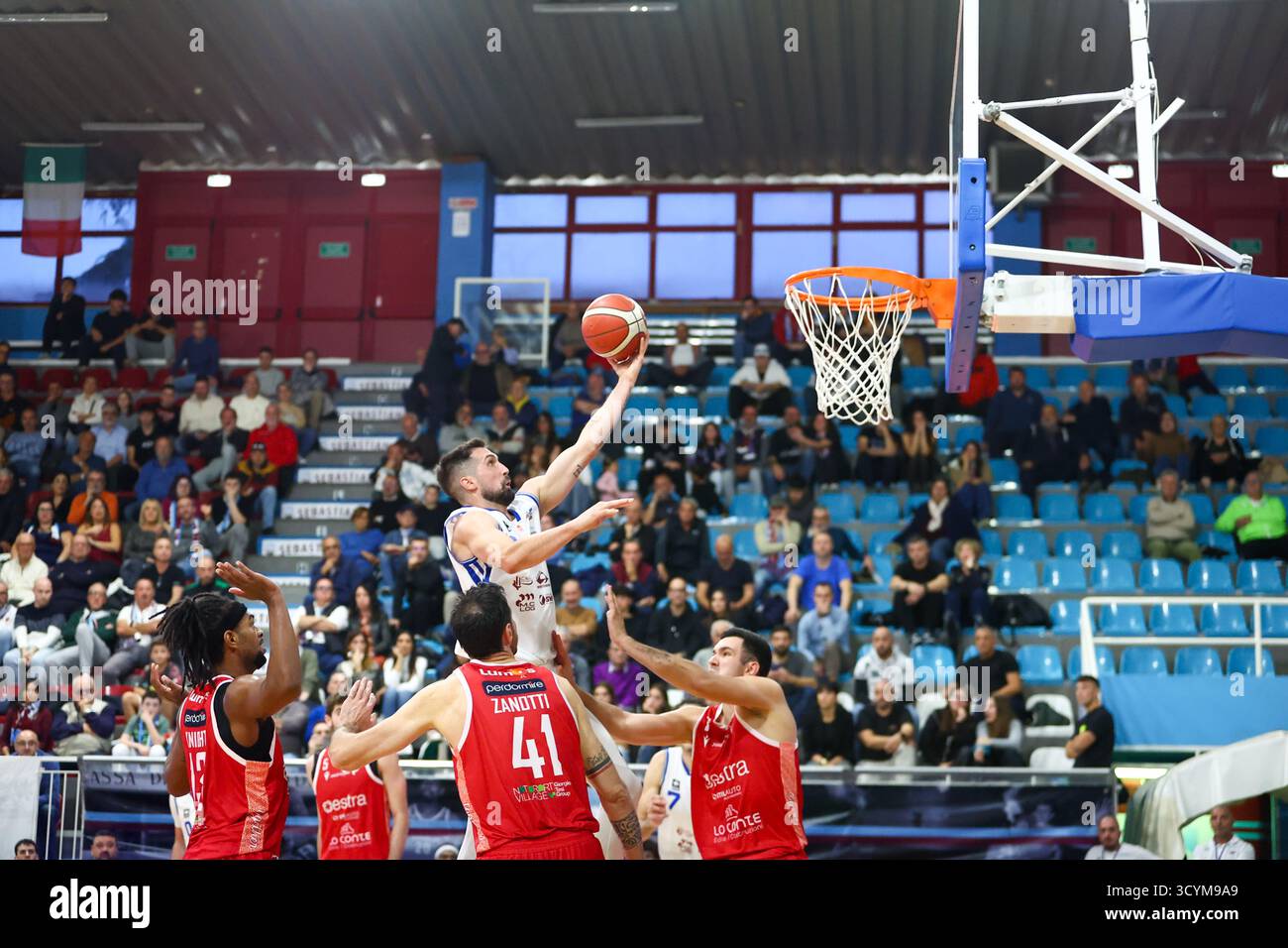Rieti, Ri, Italia. 19 ottobre 2025. MIAN RIETI durante RSR Sebastiani Rieti vs Estra Pistoia - Old Wide West serie A2 Maschile 2025-2026 - Round 7 regular season (Credit Image: © Alessio De Marco/ZUMA Press Wire) SOLO USO EDITORIALE! Non per USO commerciale! Foto Stock