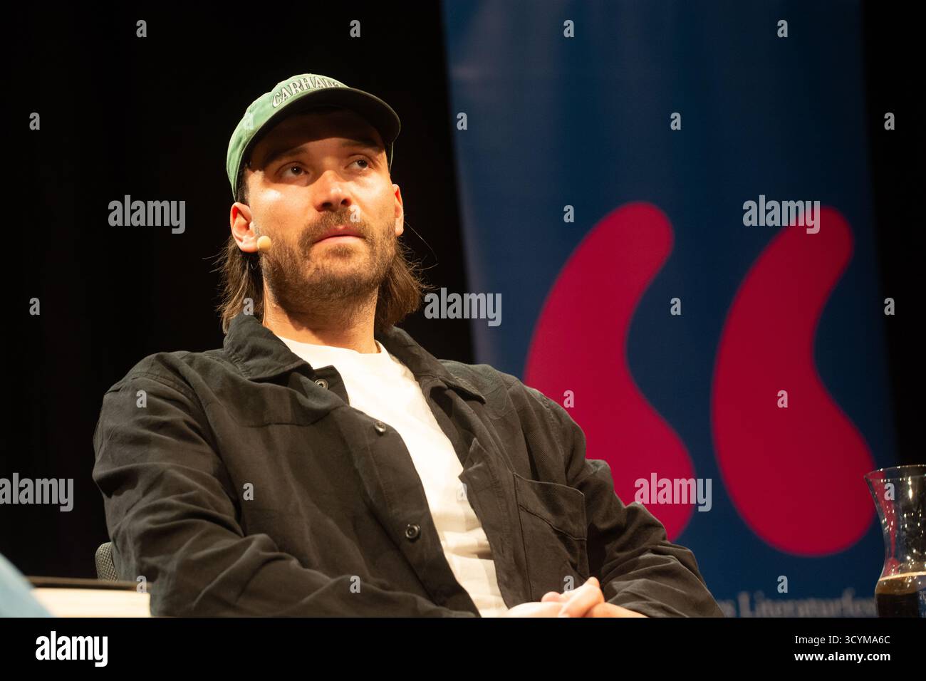 Rick Zabel, un ciclista tedesco, è stato visto sul palco del WDR Funkhaus di Colonia, in Germania, il 19 ottobre 2025, durante l'edizione speciale LIT.Cologne (foto di Ying Tang/NurPhoto). Crediti: NurPhoto SRL/Alamy Live News Foto Stock