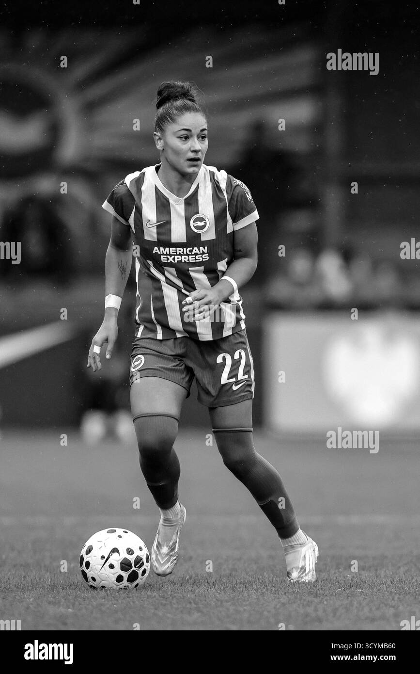 Broadfields Stadium, Crawley, Regno Unito. 19 ottobre 2025. Carla Camacho 22 Brighton & Hove Albion) durante la partita di Coppa Subway Womens League tra Brighton & Hove Albion Women e Southampton Women, al Broadfields Stadium di Crawley, Inghilterra. (Neil Holmes/SPP) credito: SPP Sport Press Photo. /Alamy Live News Foto Stock