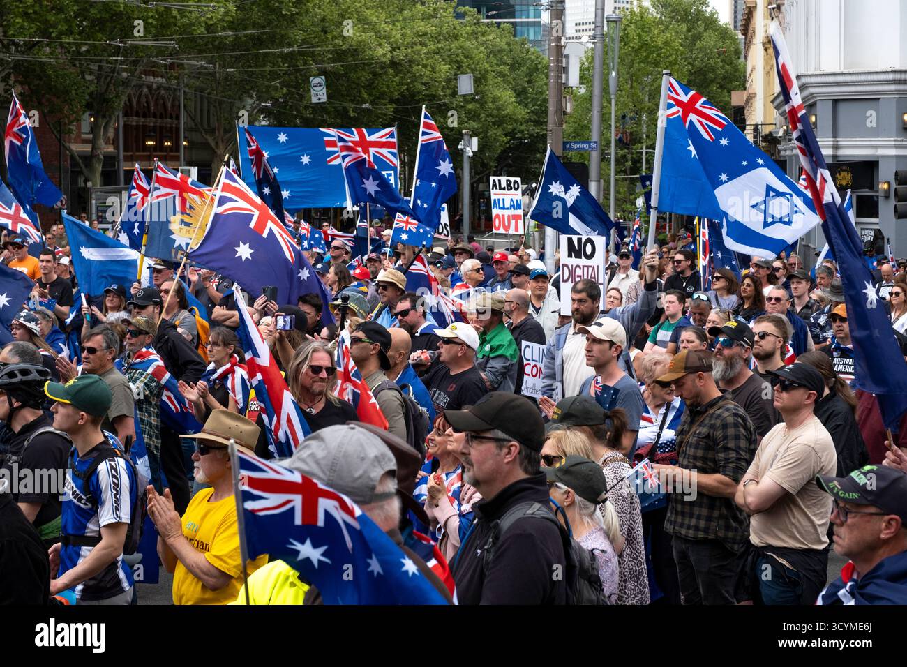 Marcia per l'Australia raduno fuori dalla Casa del Parlamento Vittoriano a Melbourne, Victoria, Australia Foto Stock