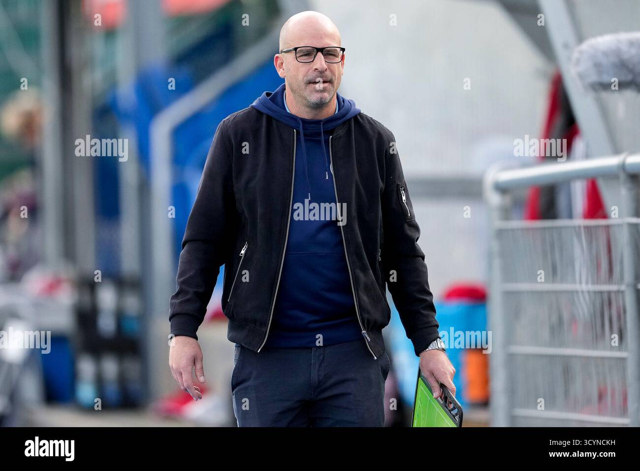 Mannheim, Germania. 19 ottobre 2025. Florian Keller (Trainer, Cheftrainer, Brema), Einzelbild, Einzelfoto, Aktion, Action, 19.10.2025, Mannheim (Deutschland), Hockey, 1) Bundesliga, Damen, Mannheimer HC - Bremer HC/dpa/Alamy Live News Foto Stock
