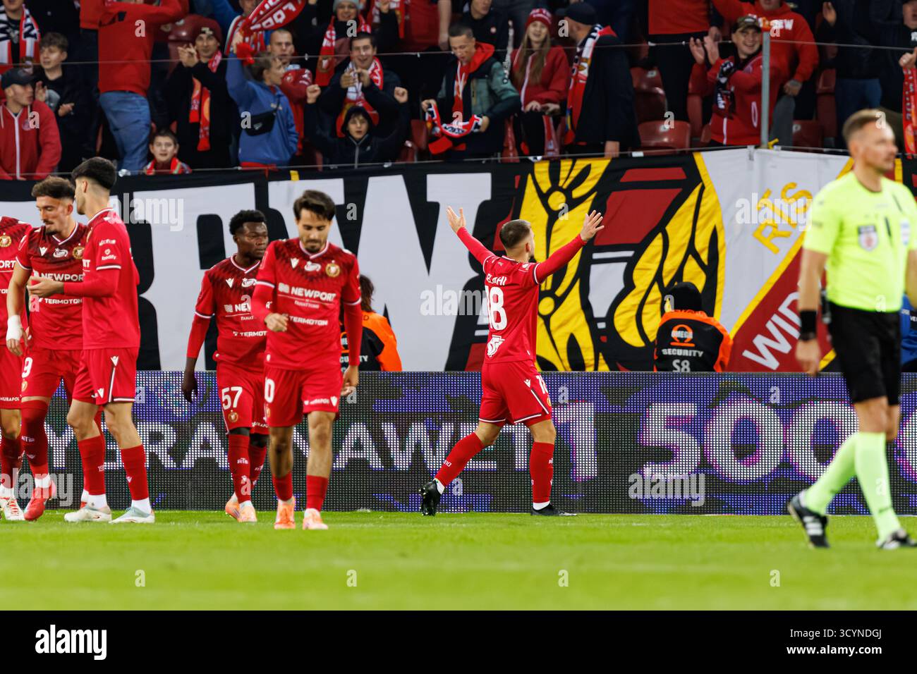 Il giocatore di Widzew ha visto festeggiare dopo gol di Lindon Selahi durante la partita PKO BP Ekstraklasa 25 26 tra Widzew Lodz e Radomiak Radom (Maciej Foto Stock