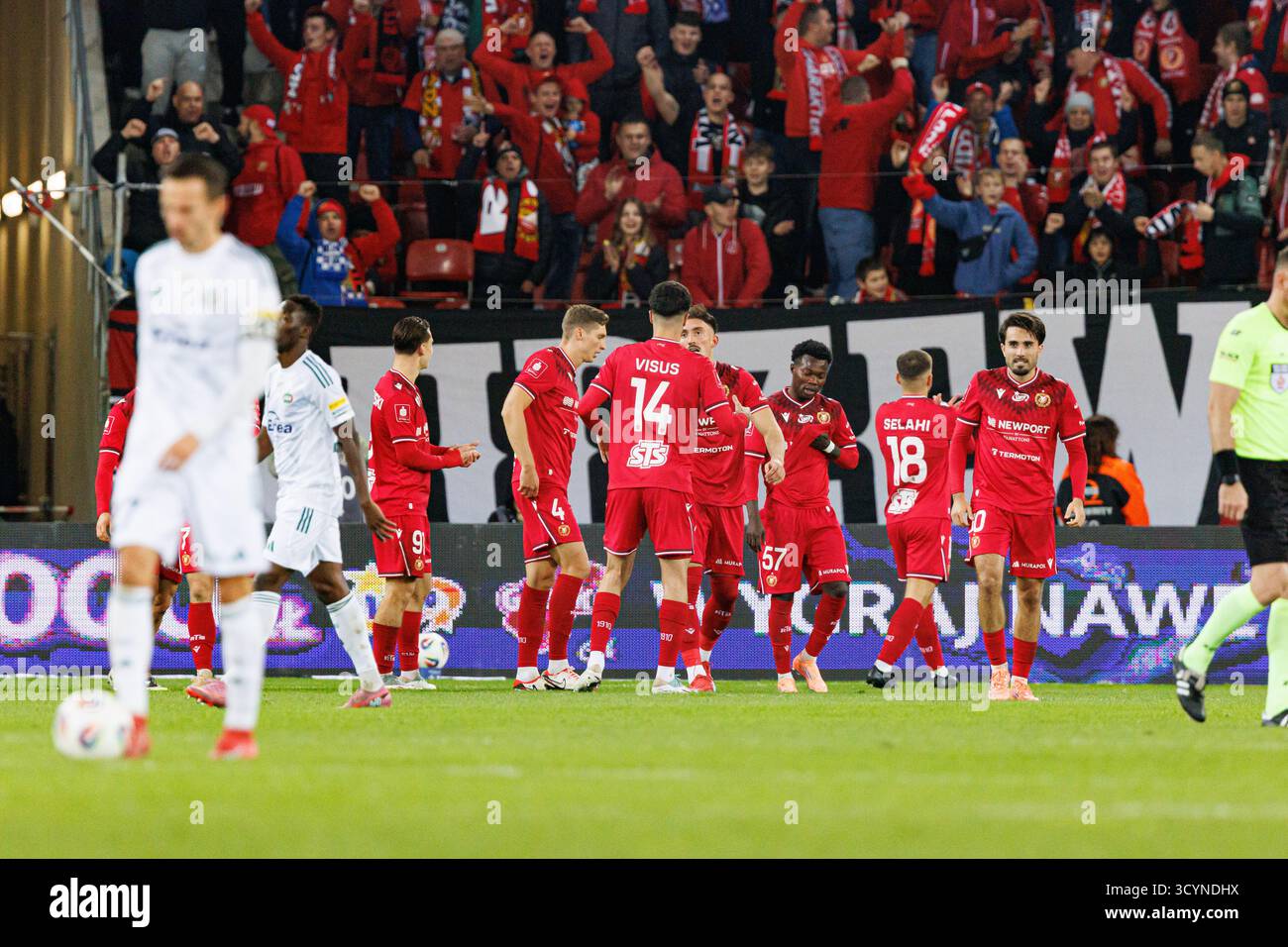 Il giocatore di Widzew ha visto festeggiare dopo gol di Lindon Selahi durante la partita PKO BP Ekstraklasa 25 26 tra Widzew Lodz e Radomiak Radom (Maciej Foto Stock