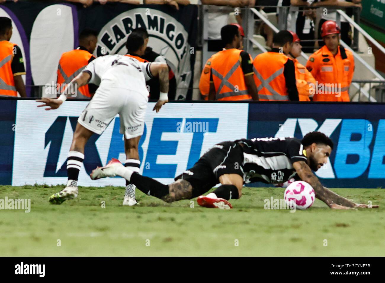 Fortaleza, Ceara, Brasile. 19 ottobre 2025. fortaleza (ce), 10/19/2025 Ã¢â‚¬' football/ceara vs botafogo - giocatori alan e matheus bahia durante la partita tra ceara (ce) e botafogo (rj), valida per il 29° round del campionato brasiliano serie a del 2025, nella notte di questa domenica (19) di ottobre 2025, presso l'arena castelao di fortaleza ce. (Foto: LC Moreira/Thenews2/Zumapress) (immagine di credito: © LC Moreira/TheNEWS2 via ZUMA Press Wire) SOLO PER USO EDITORIALE! Non per USO commerciale! Foto Stock