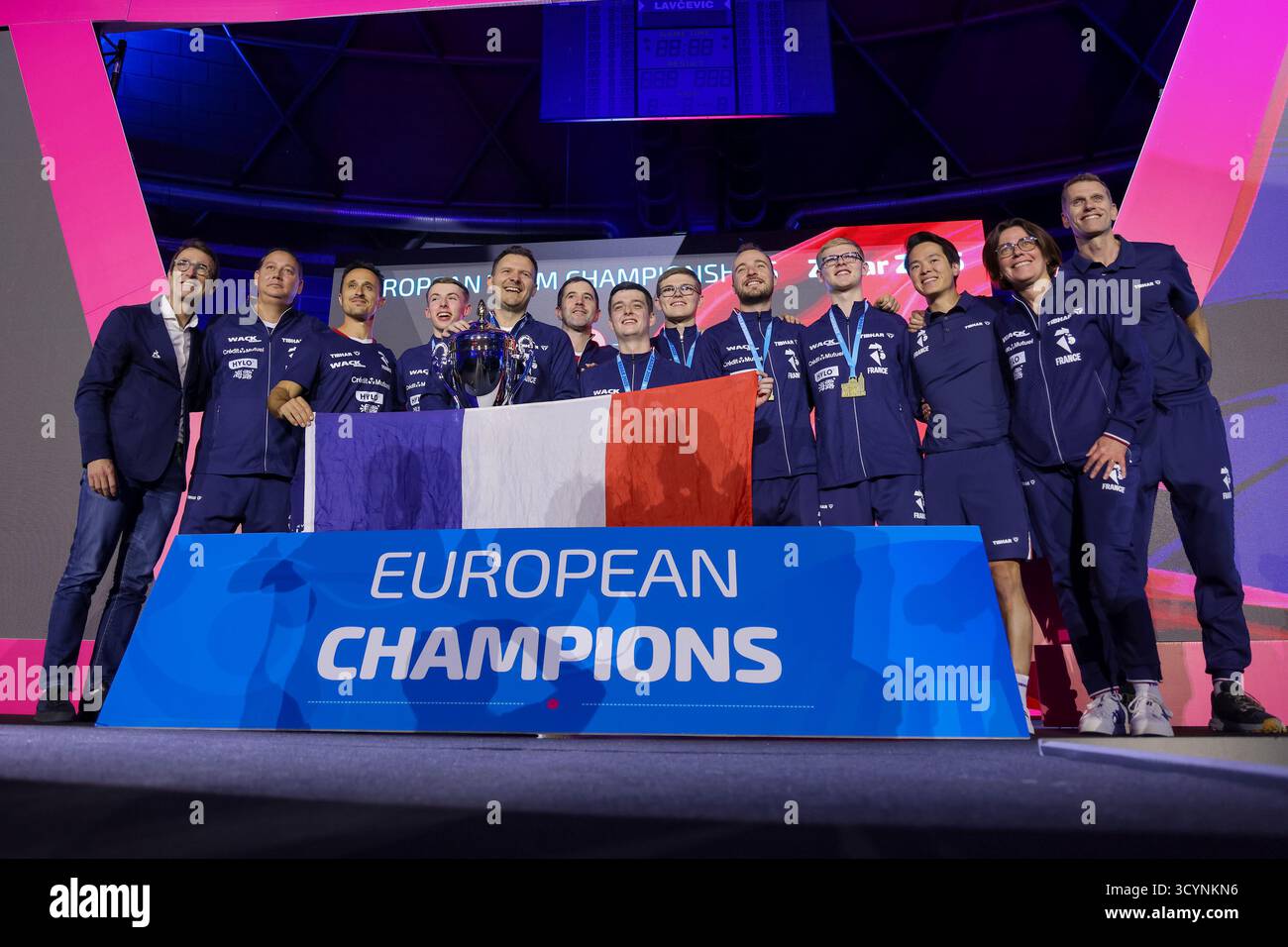 Zara, Croazia. 19 ottobre 2025. Medaglie d'oro Team France posa per una foto durante la cerimonia della medaglia per il Campionato europeo a squadre ETTU maschile a Zara, Croazia, 19 ottobre 2025. Credito: Sime Zelic/PIXSELL tramite Xinhua/Alamy Live News Foto Stock