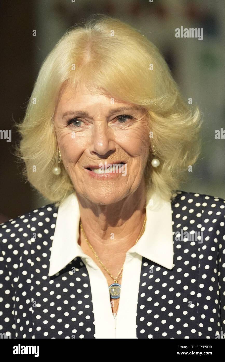 Foto del file datata 19/9/2025 della Regina Camilla. Milioni di britannici saranno in grado di controllare il rischio di rottura delle ossa causate dall'osteoporosi online in pochi minuti come parte di una nuova campagna sostenuta dalla Regina. La Royal Osteoporosis Society (ROS) chiede che la salute delle ossa sia trattata "con la stessa serietà del cuore, degli occhi, dei polmoni, della salute mentale e dentale". La nuova campagna ROS - The Great British Bone Check - include un nuovo strumento digitale per aiutare le persone a valutare la loro salute ossea in tre minuti. Foto Stock