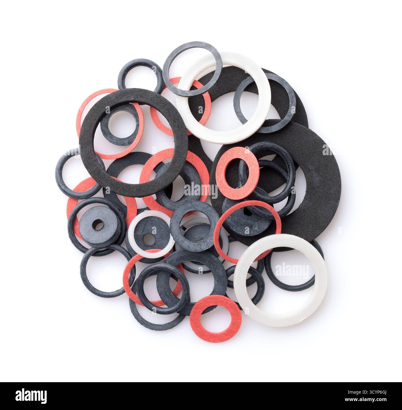Vista dall'alto di varie guarnizioni e rondelle in gomma isolate su bianco Foto Stock