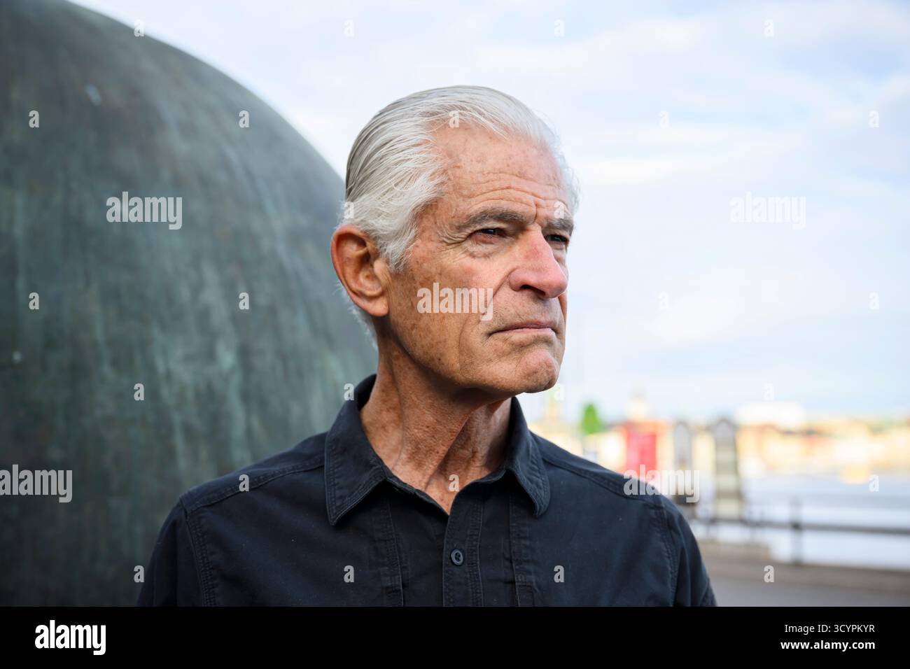 Stoccolma, Svezia. 17 ottobre 2025. James Nachtwey, uno dei 120 fotografi alla mostra per l'anniversario di Fotografiska, fotografato a Stoccolma, Svezia, il 17 ottobre 2025. Foto: Henrik Montgomery/TT/Code 10060 questo testo è tradotto automaticamente credito: TT News Agency/Alamy Live News Foto Stock