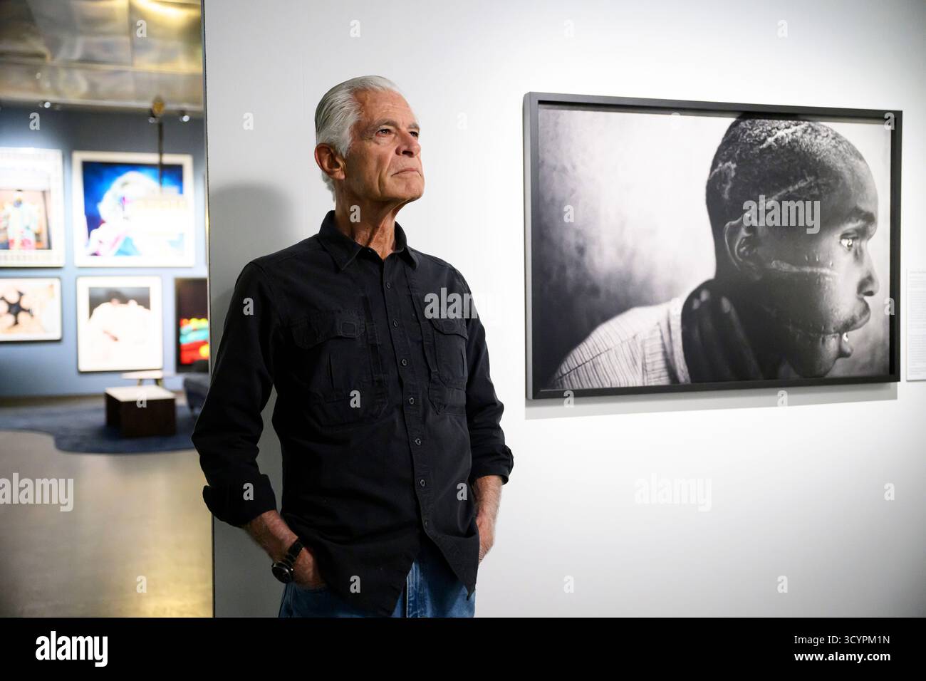 Stoccolma, Svezia. 17 ottobre 2025. James Nachtwey, uno dei 120 fotografi alla mostra per l'anniversario di Fotografiska, fotografato a Stoccolma, Svezia, il 17 ottobre 2025. Foto: Henrik Montgomery/TT/Code 10060 questo testo è tradotto automaticamente credito: TT News Agency/Alamy Live News Foto Stock