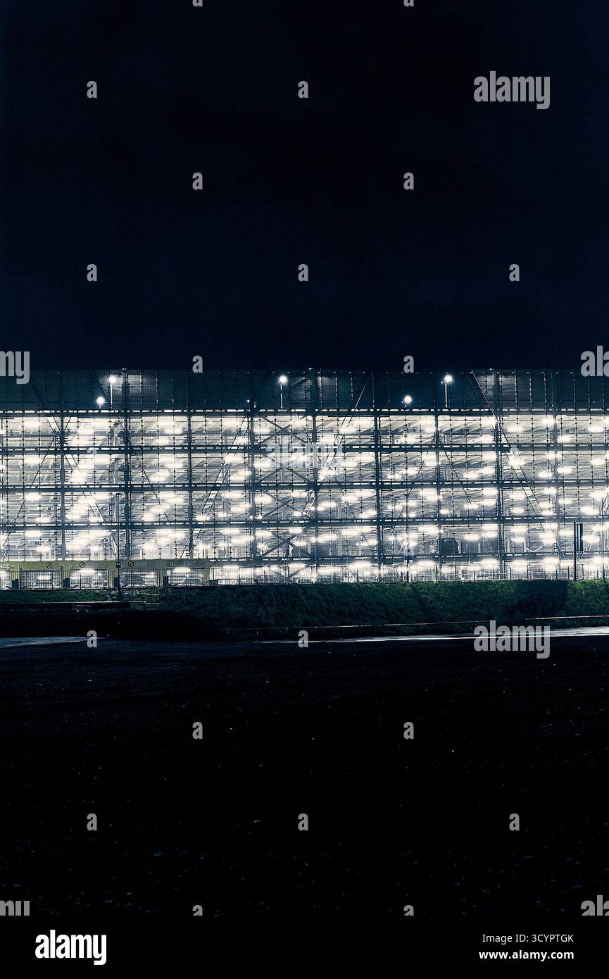 Parcheggio centrale di Blackpool illuminato di notte Foto Stock