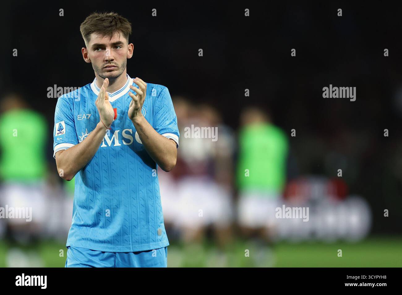 Billy Gilmour della SSC Napoli saluta i tifosi al termine della partita di serie A tra Torino FC e SSC Napoli allo Stadio Olimpico il 18 ottobre 2025 a Torino. Foto Stock