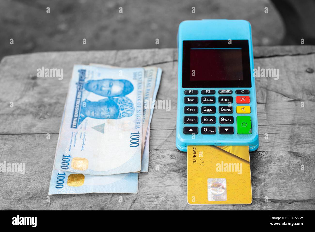 POS POS e banconote nigeriane in contanti Foto Stock