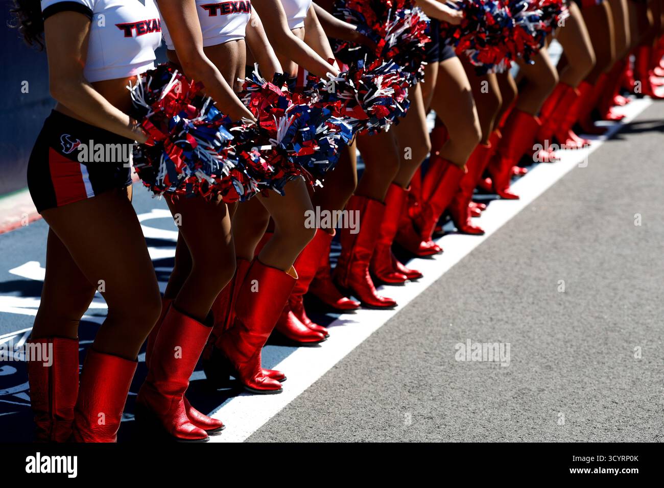 Austin, Texas, Stati Uniti. 19 ottobre 2025. Houston Texans Cheerleaders, Gran Premio di F1 degli Stati Uniti sul circuito delle Americhe il 19 ottobre 2025 ad Austin, Texas, Stati Uniti d'America. (Foto di HOCH ZWEI) credito: dpa/Alamy Live News Foto Stock