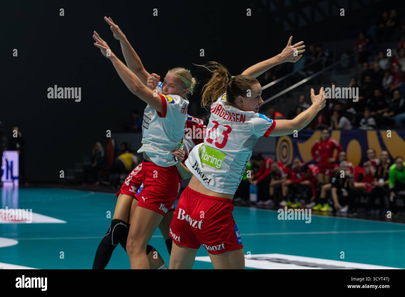ANKARA, TURCHIA, 19 ottobre 2025; Turchia gioca per la EHF Euro 2026 femminile contro la Danimarca. Foto Stock