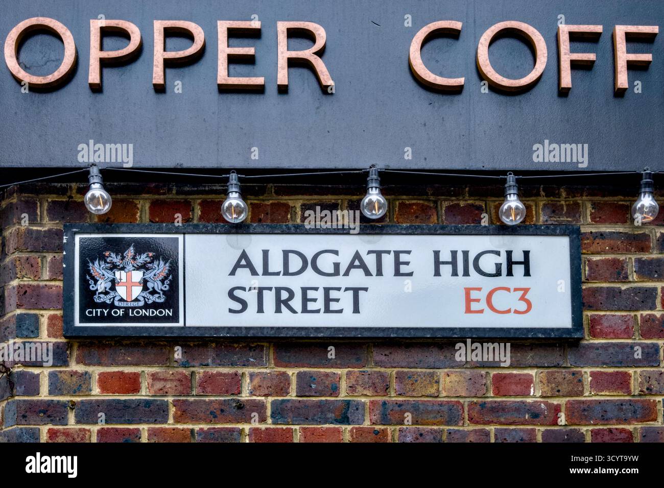 Cartello stradale Aldgate High Street, City of London, Inghilterra, Regno Unito Foto Stock
