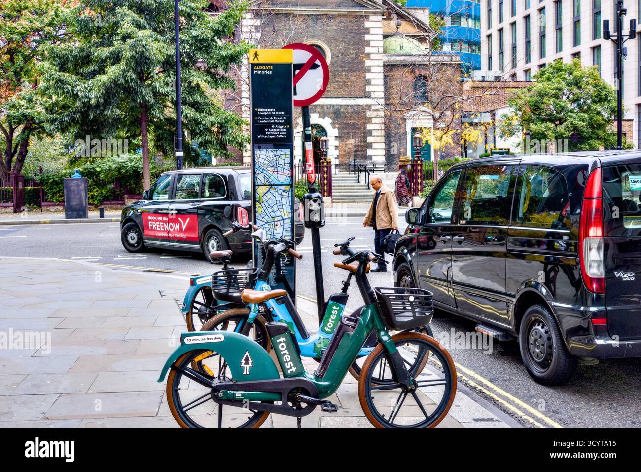 Minories incontra Aldgate High Street, City of London, Inghilterra, Regno Unito Foto Stock