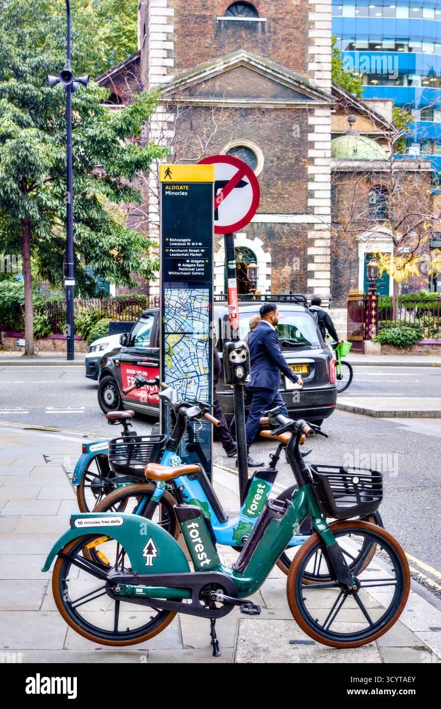 Minories incontra Aldgate High Street, City of London, Inghilterra, Regno Unito Foto Stock