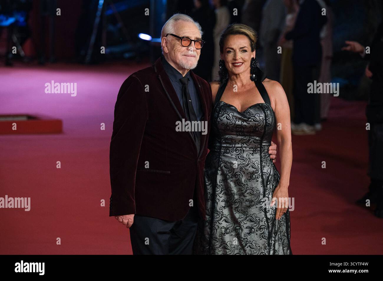 Roma, Italia. 19 ottobre 2025. 19 ottobre 2025 - Brian Cox (L) e Nicole Ansari Cox (R) partecipano al Red carpet del film “Glenrothan” durante la 20a Festa del Cinema di Roma presso l'Auditorium Parco della musica di Roma. (Foto di Elena Vizzoca/Pacific Press) credito: Pacific Press Media Production Corp./Alamy Live News Foto Stock