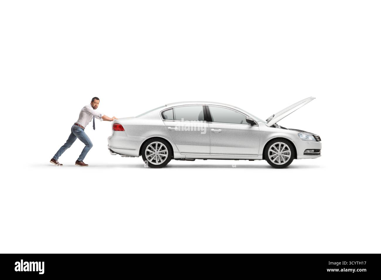 Il proprietario del veicolo spinge una vettura con guasto isolato su sfondo bianco Foto Stock