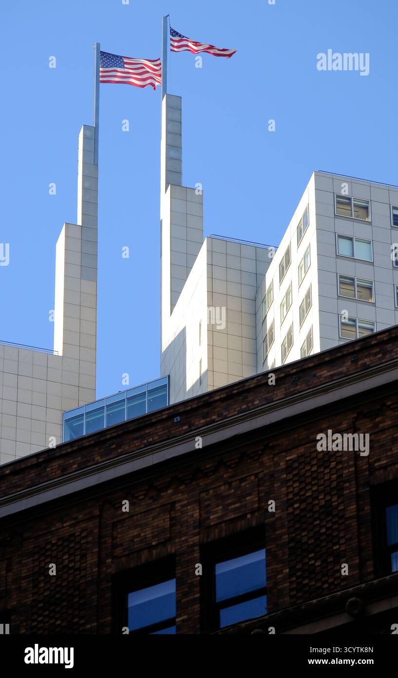 12 ottobre 2025 - San Francisco, USA - Sky Scraper a San Francisco - 345 California Center è una torre di uffici di 48 piani nel quartiere finanziario di San FR Foto Stock