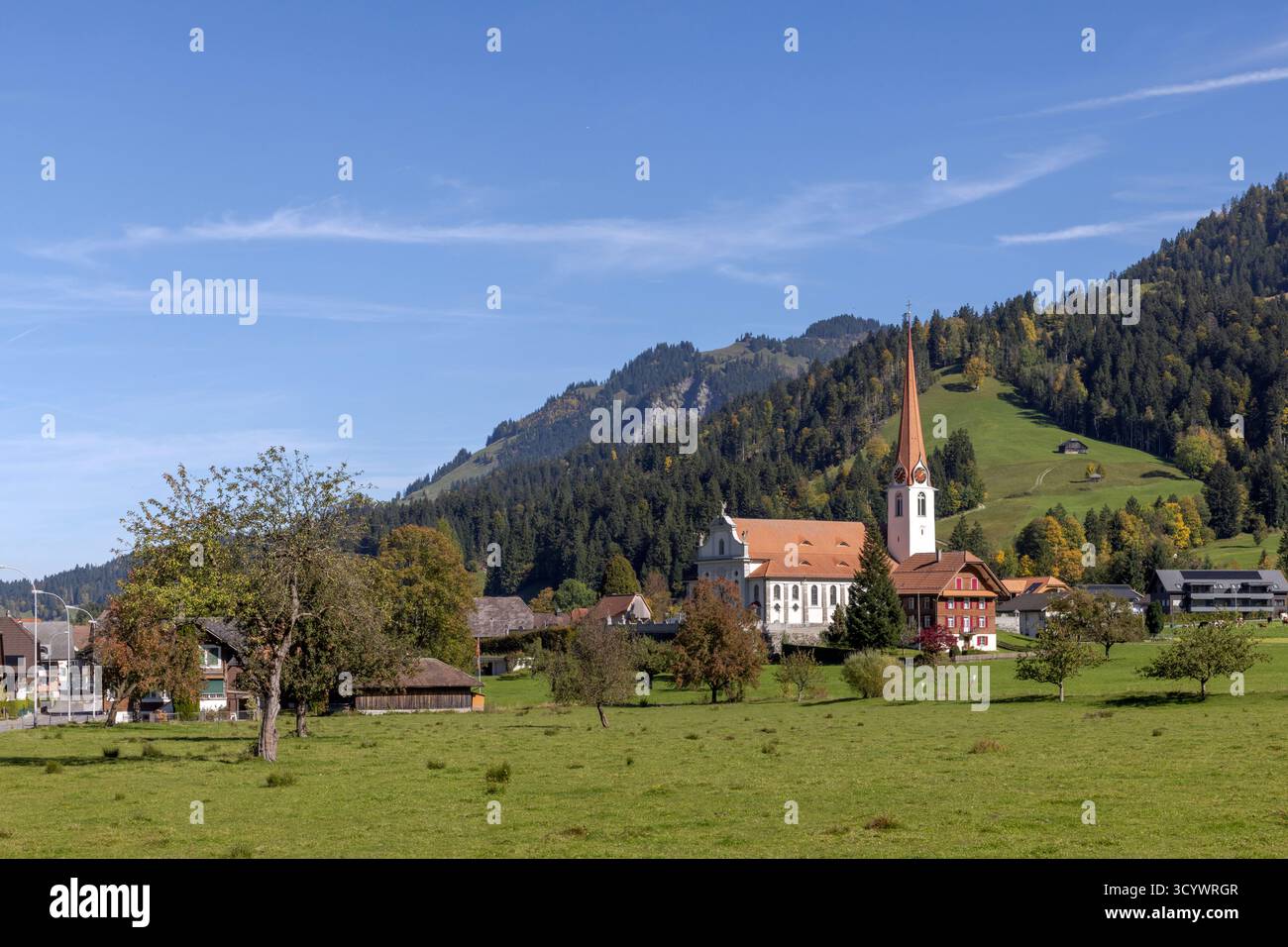 Il pittoresco villaggio di Marbach, immerso nella panoramica Biosfera Entlebuch, Svizzera Foto Stock