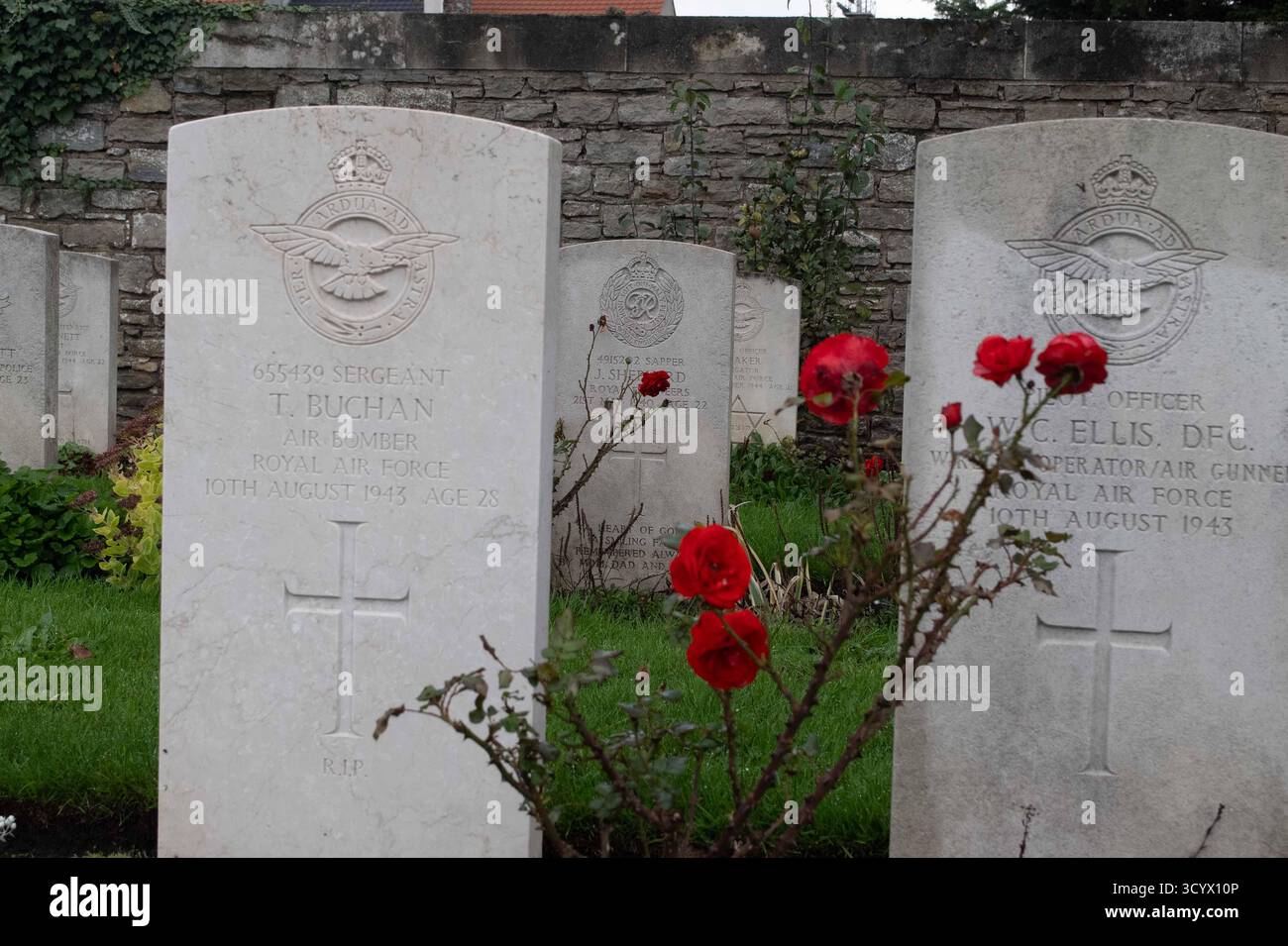 Due aviatori al Boulogne Eastern Cemetery Foto Stock