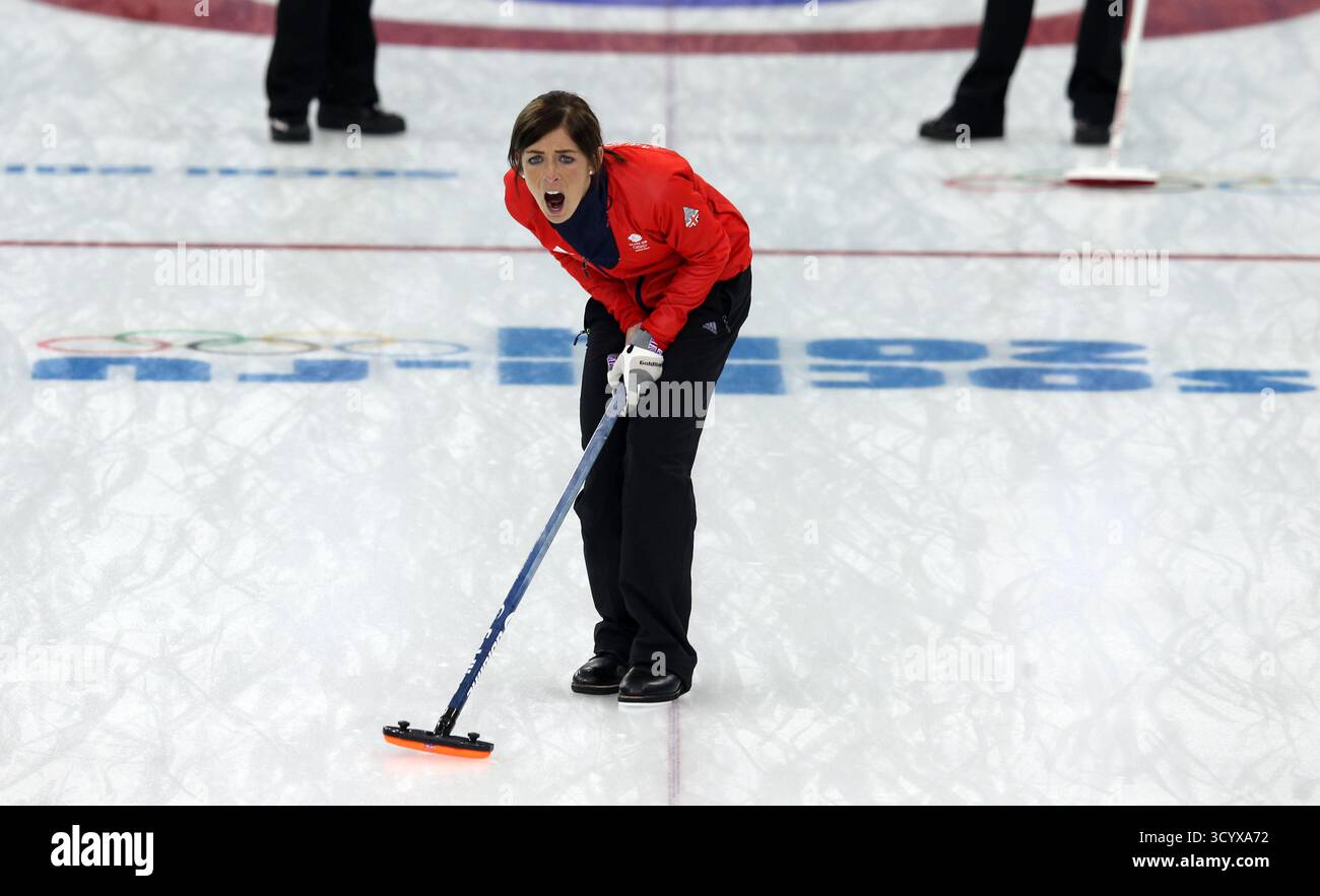 Eve Muirhead ( GBR ) curling donne medaglia di bronzo Gran Bretagna - Svizzera Ice Cube Curling Center XXII Giochi Olimpici invernali Sochi 2014 © diebilderwelt / Alamy Stock Foto Stock