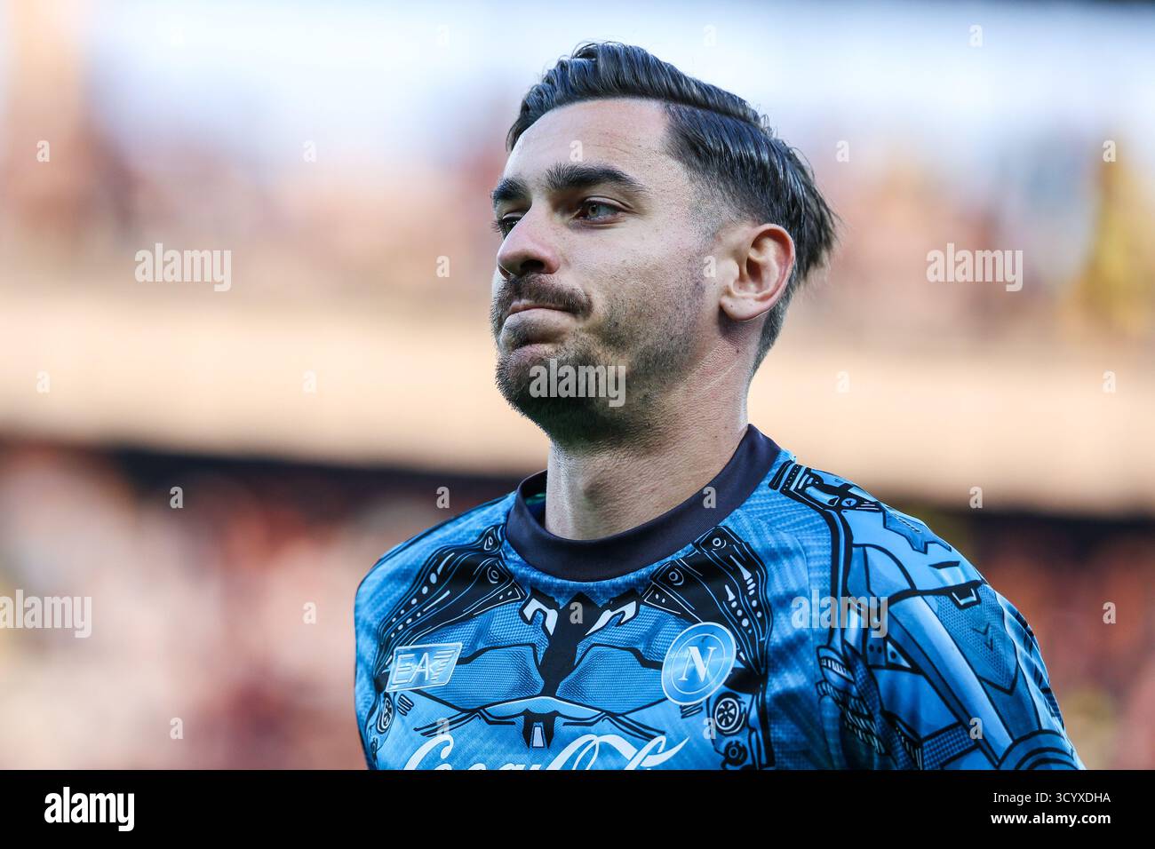 Alex Meret dell'SSC Napoli guarda durante la partita di serie A 2024/25 tra Torino FC e SSC Napoli allo stadio Olimpico grande Torino di Torino Foto Stock
