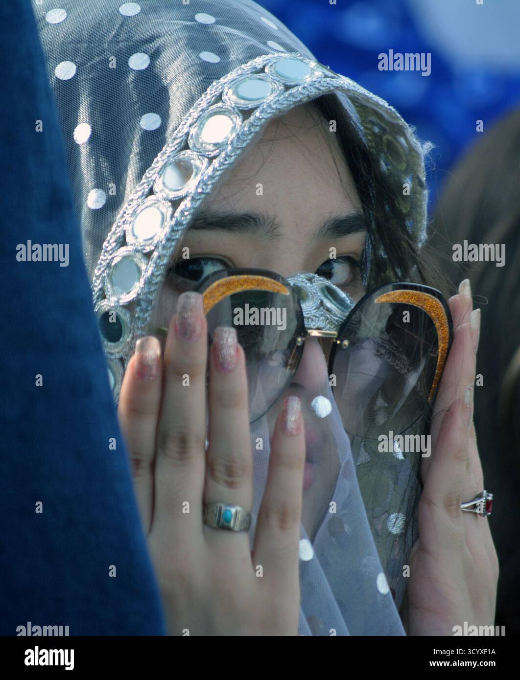 Ragazze afghane che ballano e festeggiano con gioia durante una partita di cricket in Afghanistan allo stadio Chittagong, Bangladesh. Foto Stock