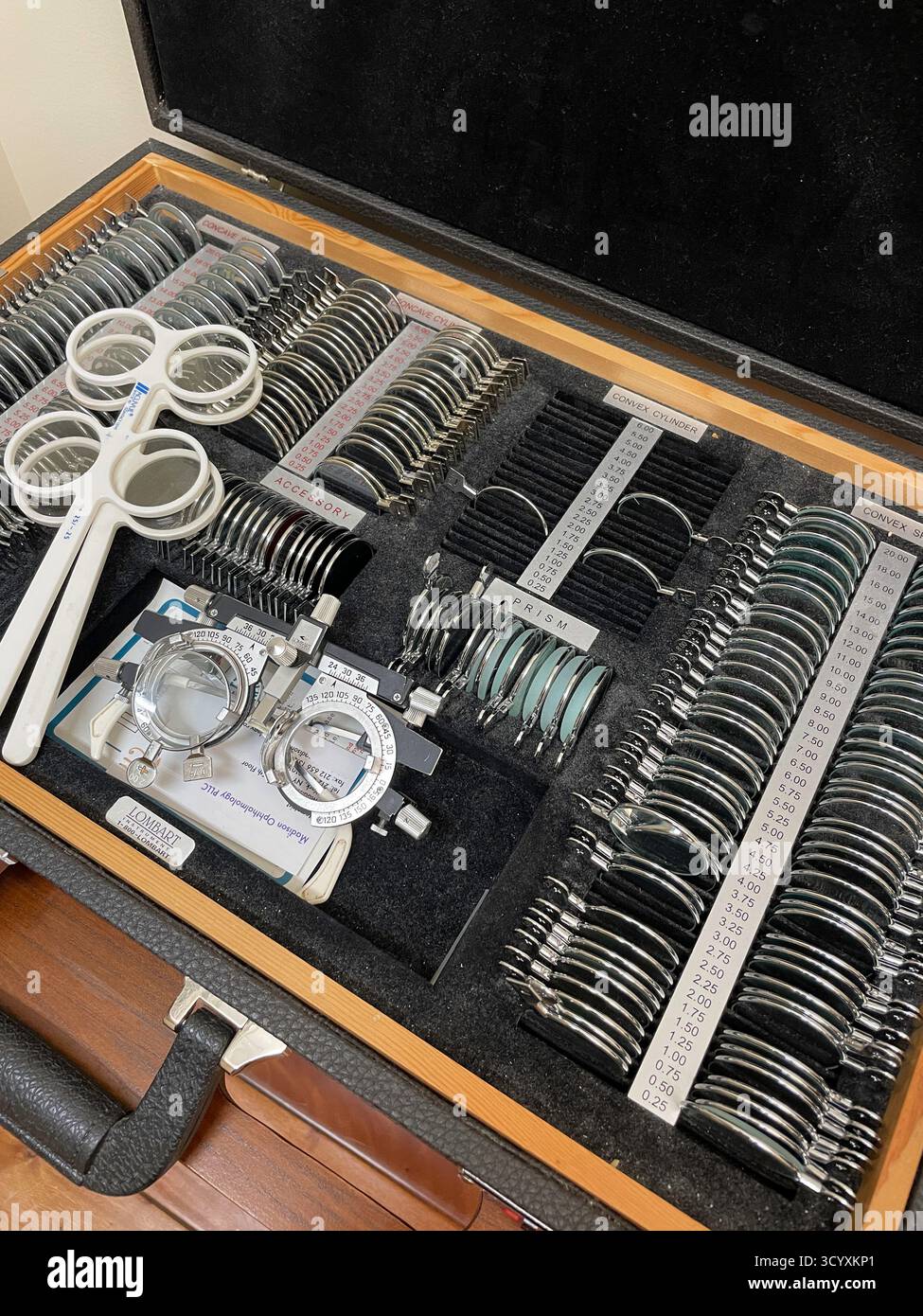 STILL Life of a Lens test set in un ufficio oftalmologia, 2025, New York City, Stati Uniti Foto Stock