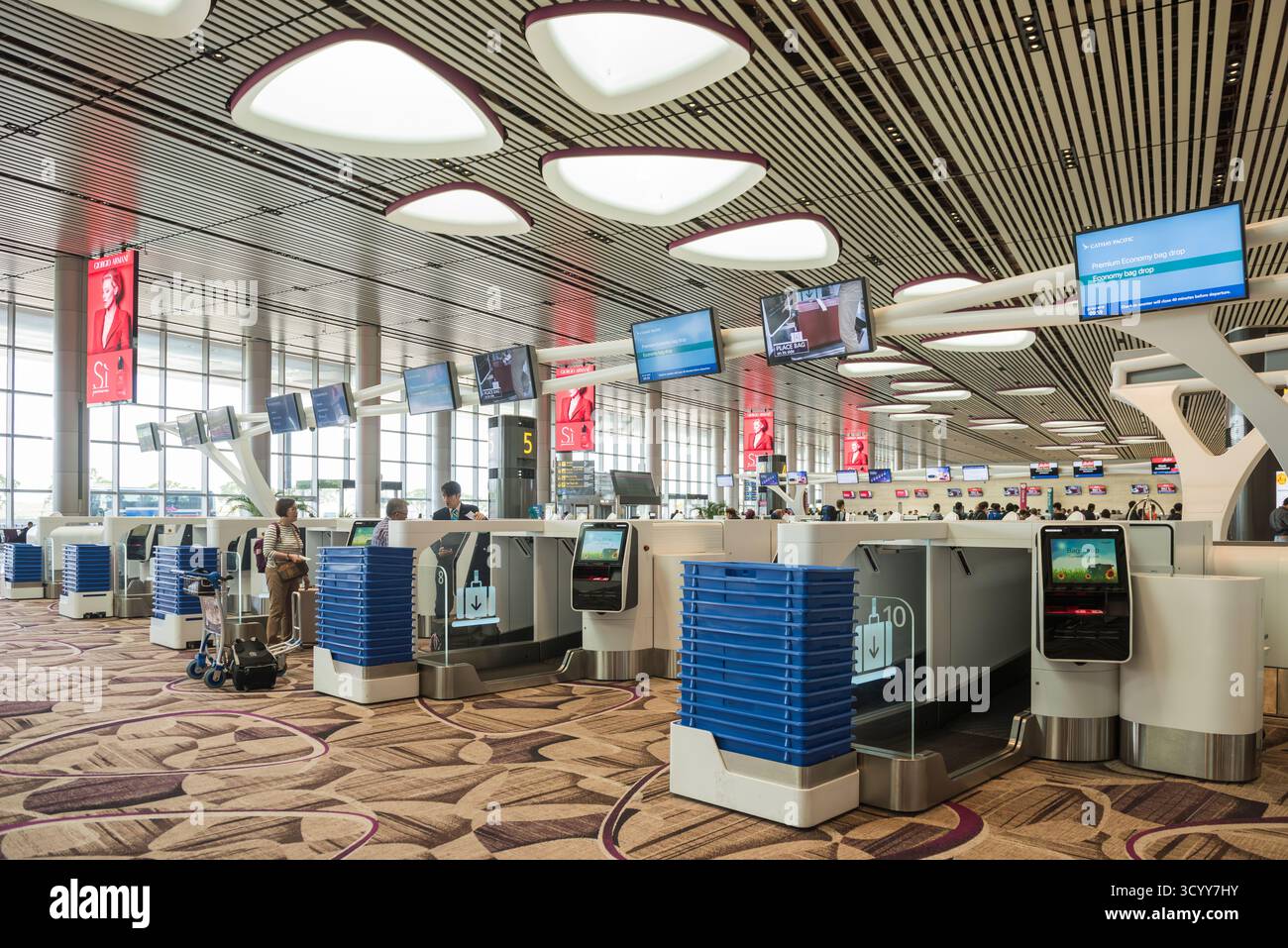 Singapore - 22 ottobre 2018: Cancelli automatizzati presso il moderno aeroporto Changi di Singapore. Foto Stock
