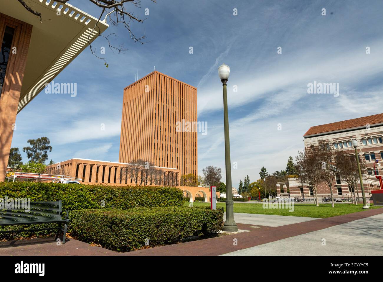 Waite Phillips Hall of Education presso il campus della University of Southern California a Los Angeles, California Foto Stock